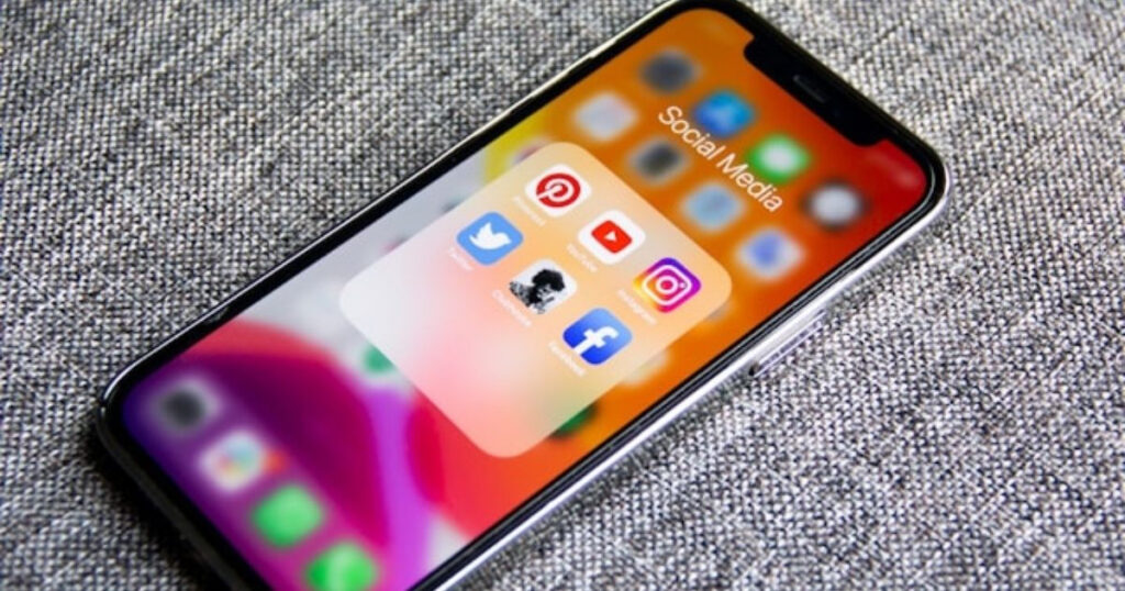 An image showing different social media apps on a mobile phone